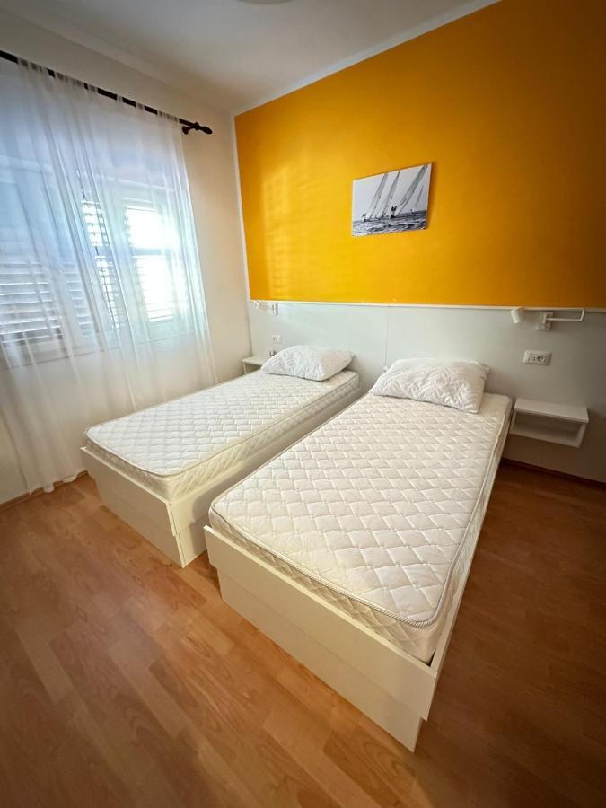 Apartments With A Parking Space Mali Lošinj Extérieur photo
