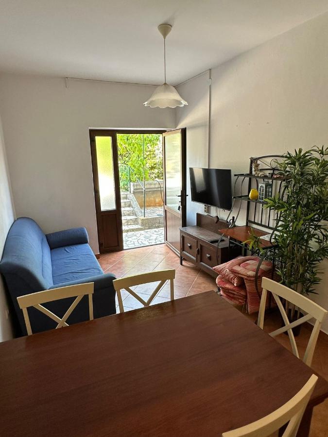 Apartments With A Parking Space Mali Lošinj Extérieur photo